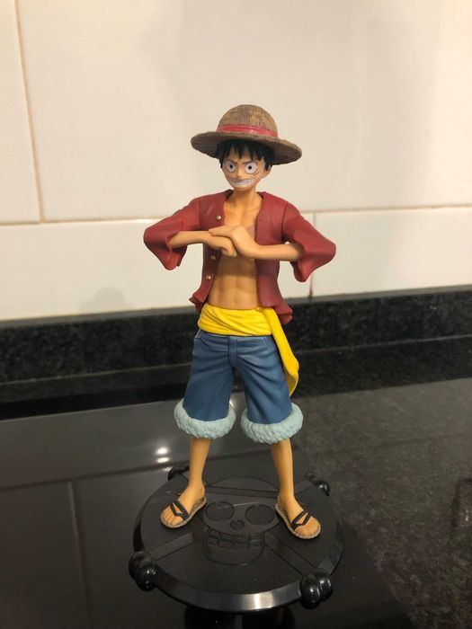 5 Figuras, 2 copos 1 Porta Chaves One Peace e Dragon Ball