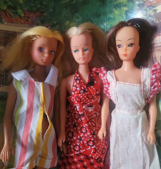 Trzy lalki - klony Barbie