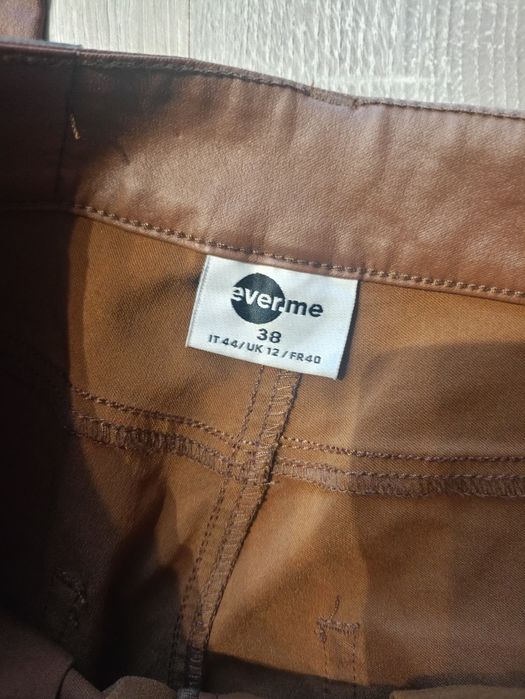 Spodnie woskowe eko skóra brąz