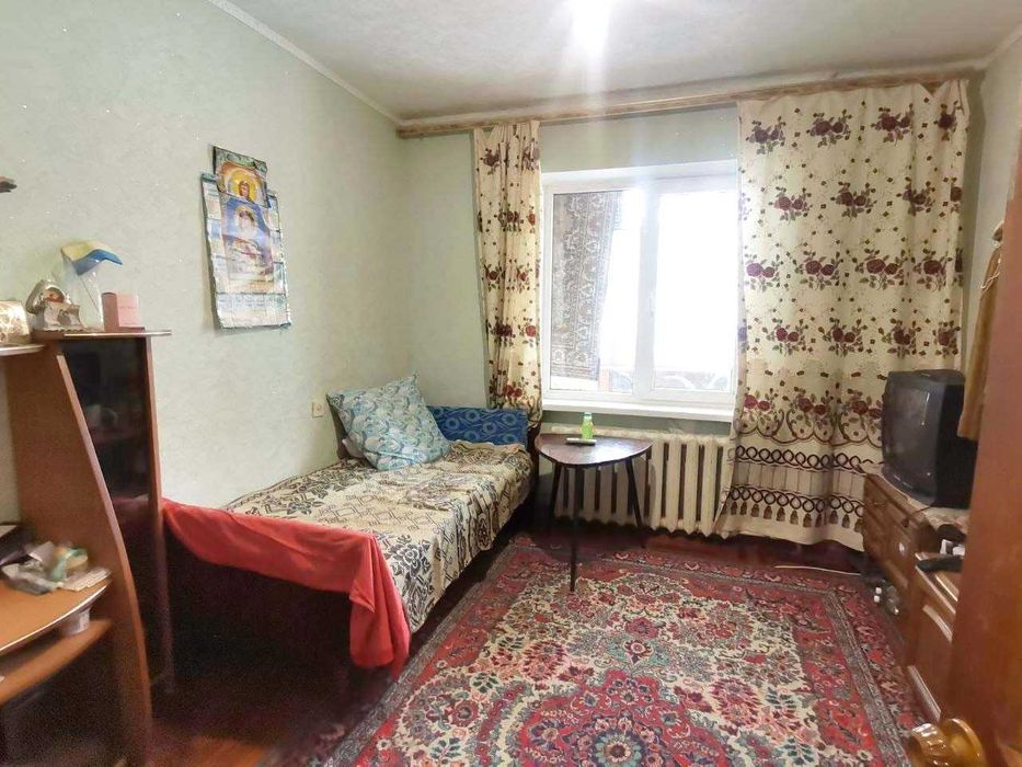 Продам простору 3 кімнатну квартиру в центрі Бородинського м-ну, вул.Ладозька. Можливо Сертифікат.