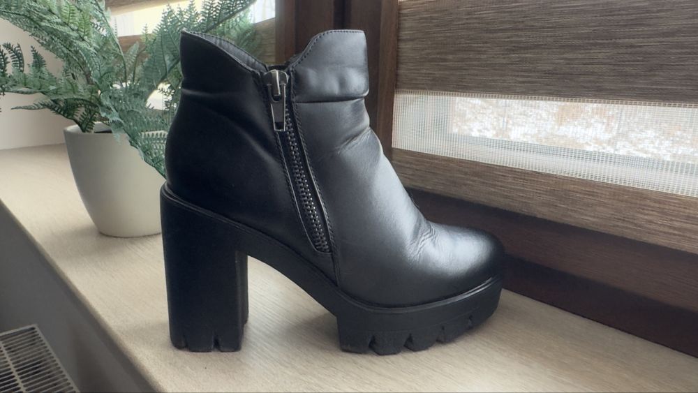 Sprzedam czarne kozaki