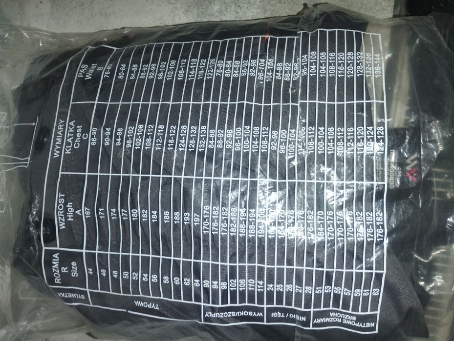 Spodnie rozmiar 62 Pas 134-144