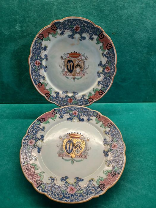 Par de pratos em porcelana CI