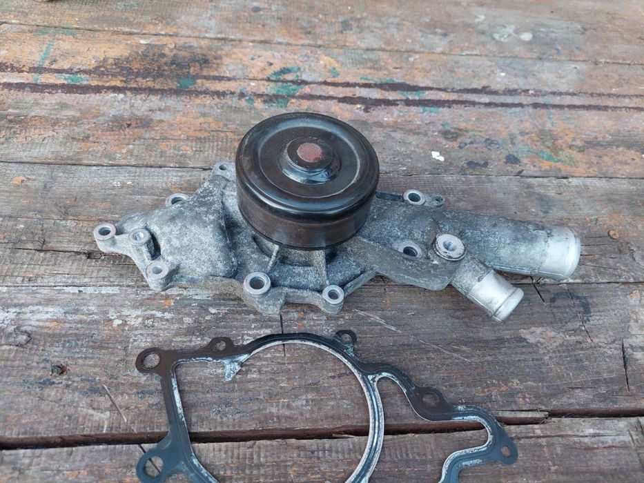 Помпа mercedes 2.2 diesel