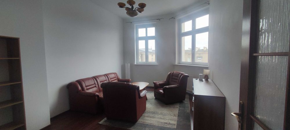 Przestronne 2-pokojowe mieszkanie w kamienicy w centrum  – 50m², super lokalizacja
