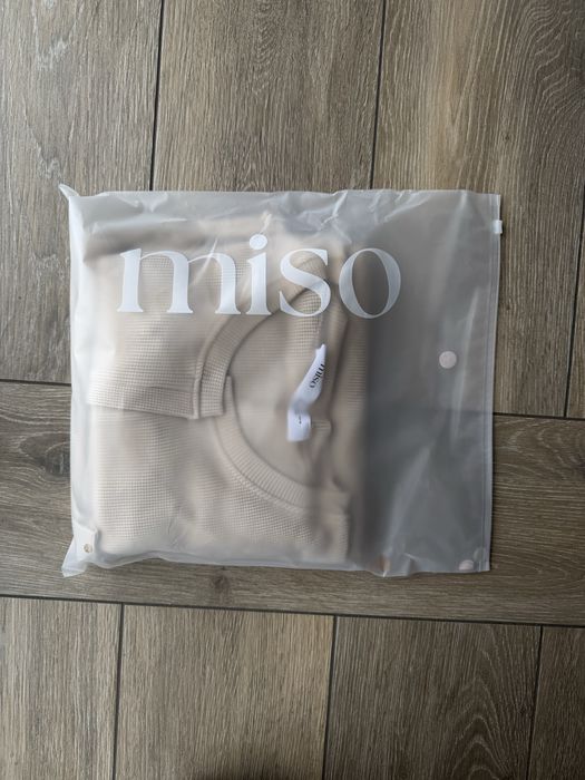 Бежевий трикотажний костюм Miso