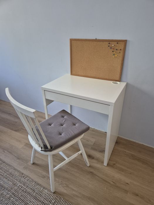 Biurko + gratis krzesło i tablica korkowa