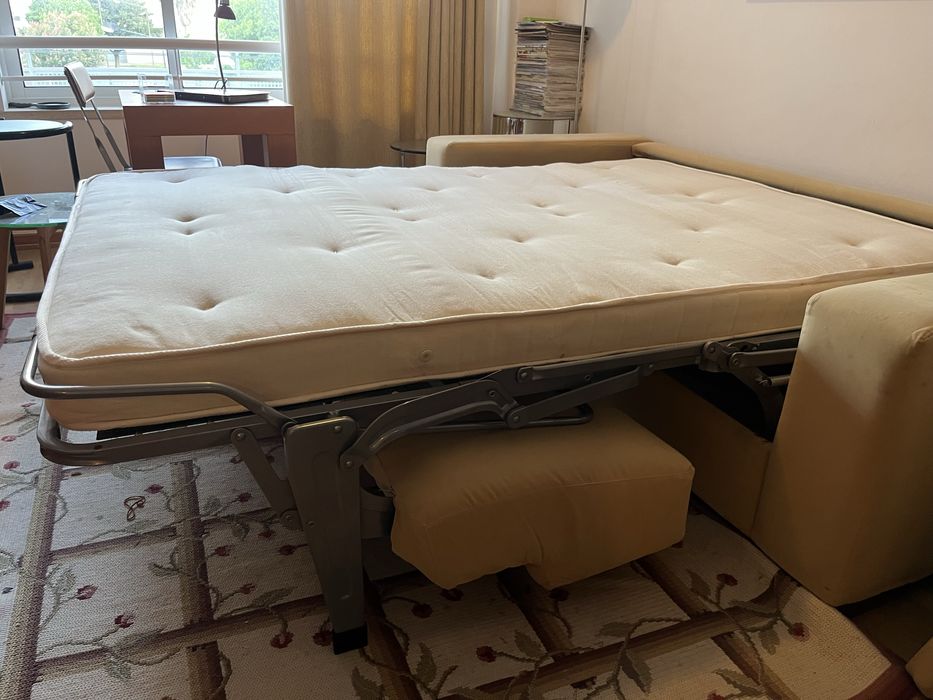 Sofá Bege com Cama