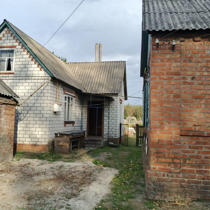 Продаю 2 уютных жилых дома на участке 20 соток г.Мерефа в сосновом бор