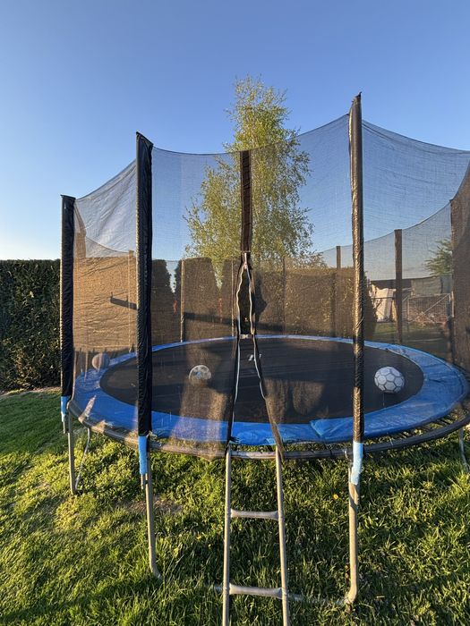 Sprzedam trampoline  mało używana