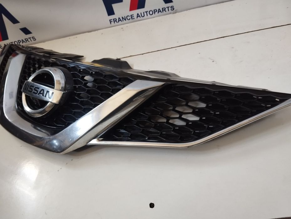 Решітка радіатора Ніссан Кашкай Nissan Qashqai