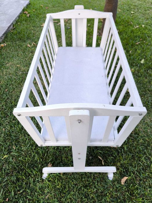 Berço de bebé, branco, com rodas