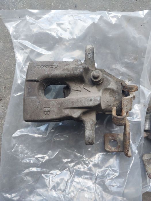 Супорта гальмівні задні TOYOTA COROLLA 2010 - 2013