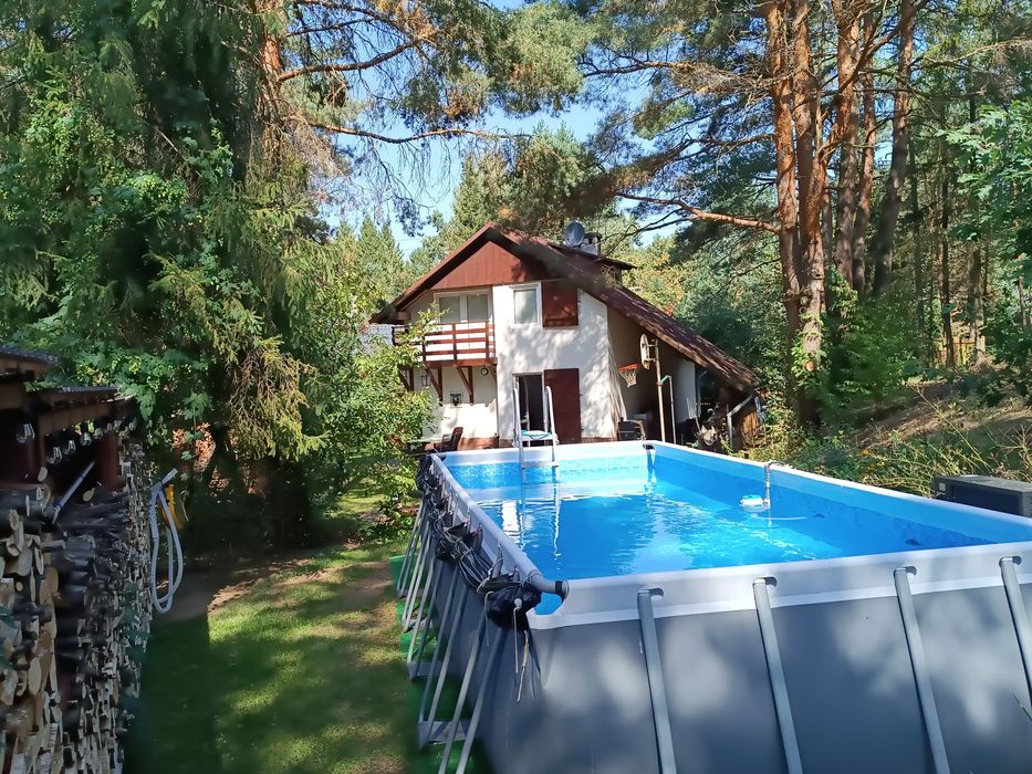 Domek z basenem w Radawie