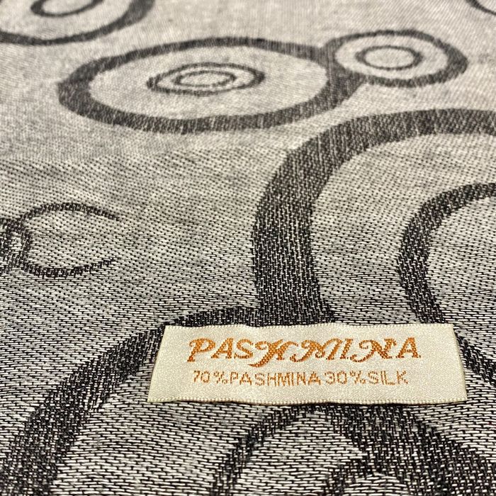 Elegancki szary szal kaszmirowy