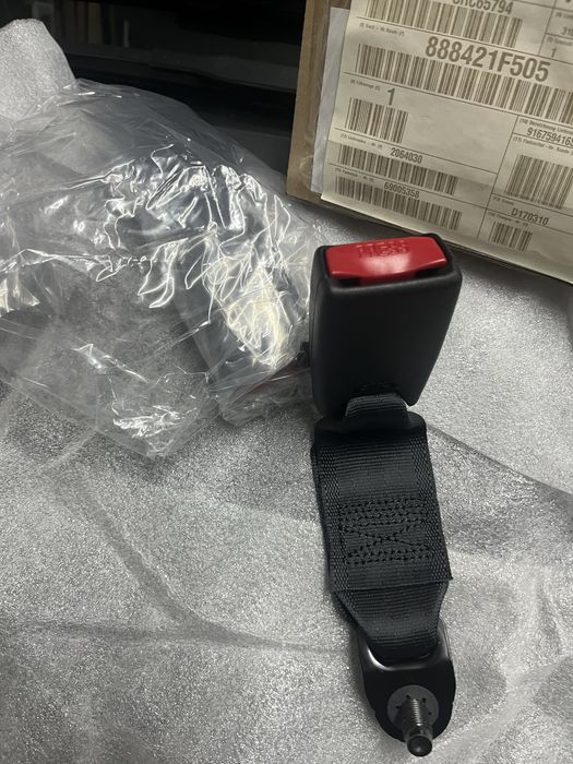 Encaixes de cintos de segurança Nissan