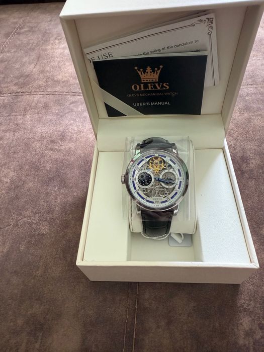Годинник OLEVS новий