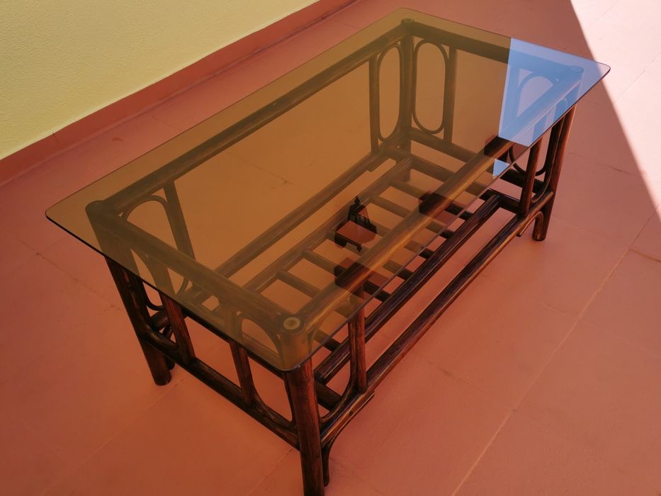 Vendo mesa de sala de estar em bambu