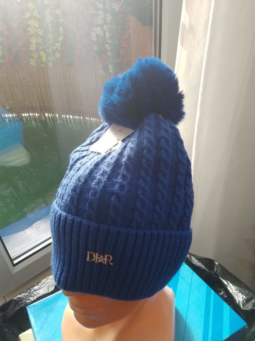 Czapka damska z pomponem