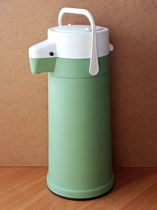 Термос 1,8 помповий, новий