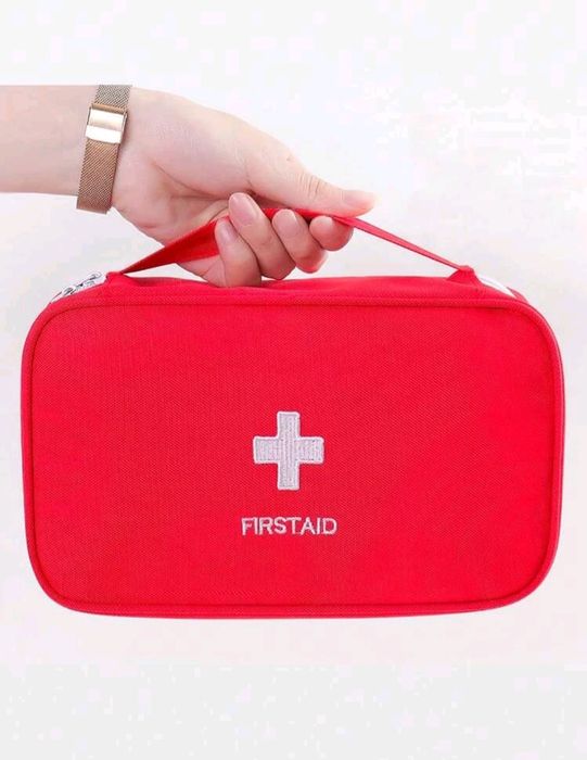 Apteczka etui opakowanie na leki pierwsza pomoc