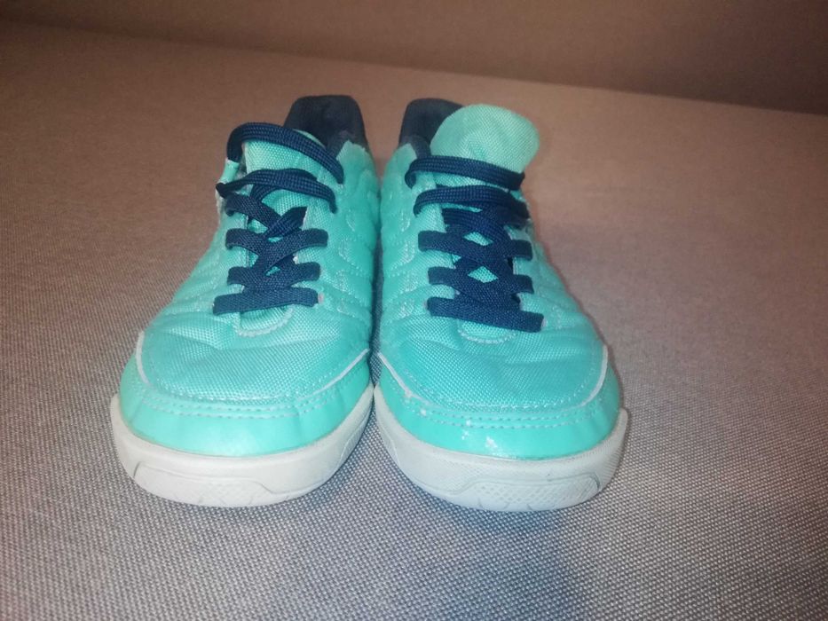 Sportowe buty KIPSTA na piłkę rozm.32