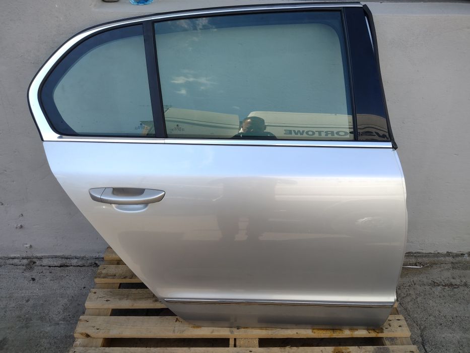 Skoda Superb II 3T0 sedan/liftback - Drzwi tył tylne prawe kpl. LA7W