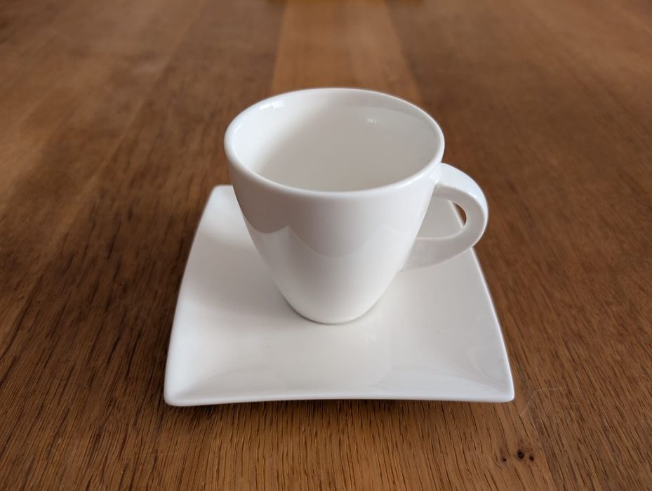 6 filiżanek ze spodkami, Maxwell Williams