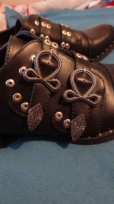 Buty czarne rozmiar 39