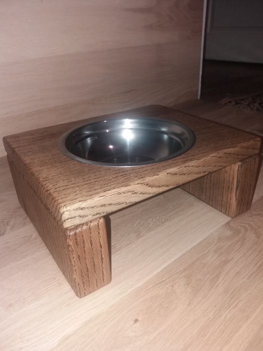 Дерев'яна годівниця для котів