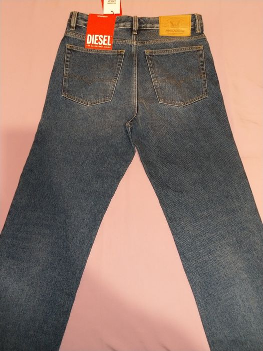 Wyprzedaż:Spodnie męskie marki Diesel.