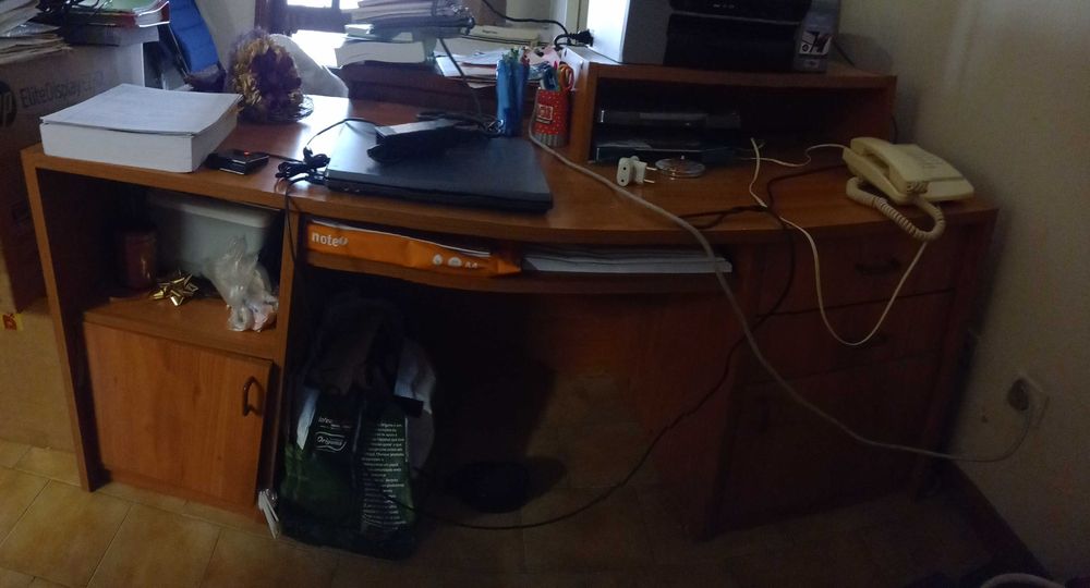 Secretária de madeira