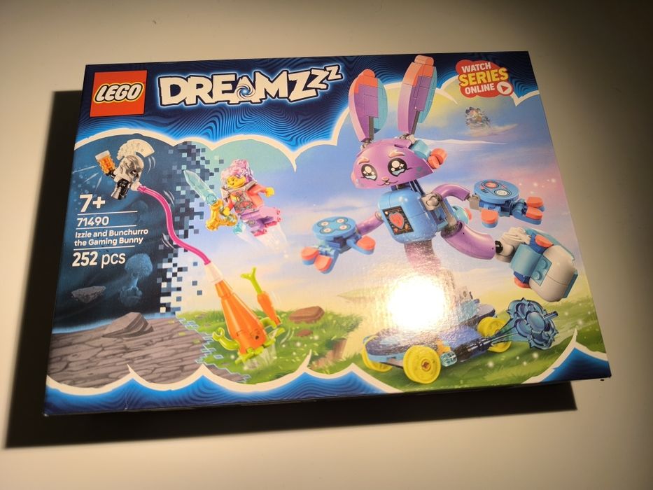 Lego Izzie and Bunchurro the Gaming Bunny 71490