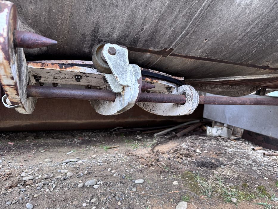 Промисловий прес для винограду