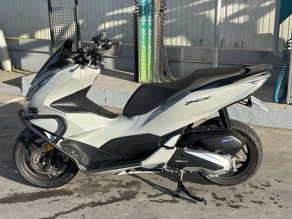 Honda pcx 2024.