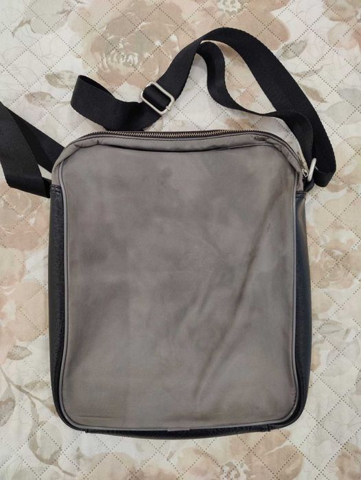 Mala tiracolo Diesel em estado semi-novo 30x38 cm