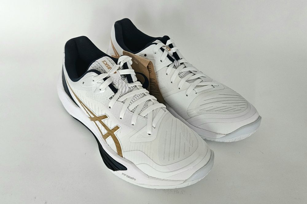 Promocja!!! Buty halowe Damskie.  Asics.  Rozmiar  39.5