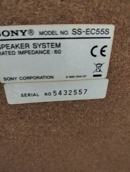 Colunas Sony de 60 watts cada uma