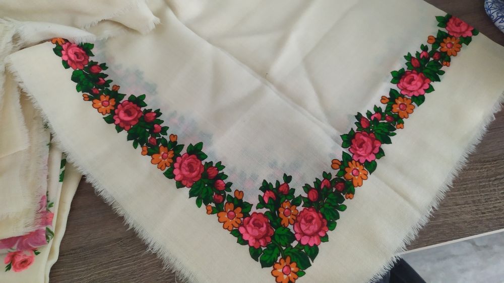 Чистошерстяні хустки камвольні