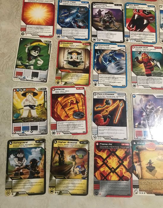 Продам карточки Ninjago 35шт. и Барни 117шт.