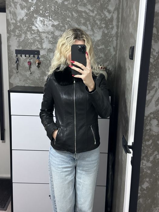 Кожана куртка на хутрі