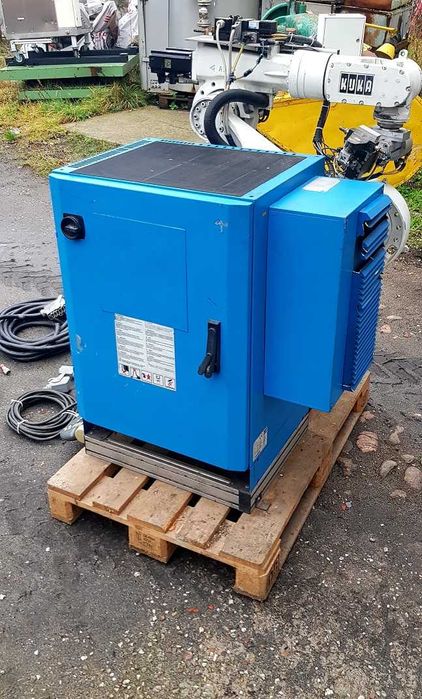 Robot przemysłowy KUKA KR 15/2 KR15-2 01r sterownik szafa sterownicza