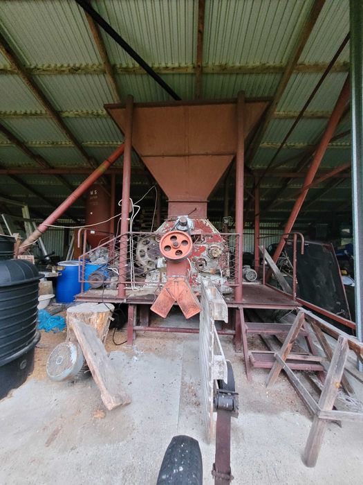 Śrutownik - gniotownik - walce młyńskie Komplet z podajnikami, koszami
