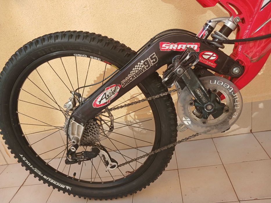 Bicicleta Downhill Mountain Cycle.                    BoXXer WorldCup