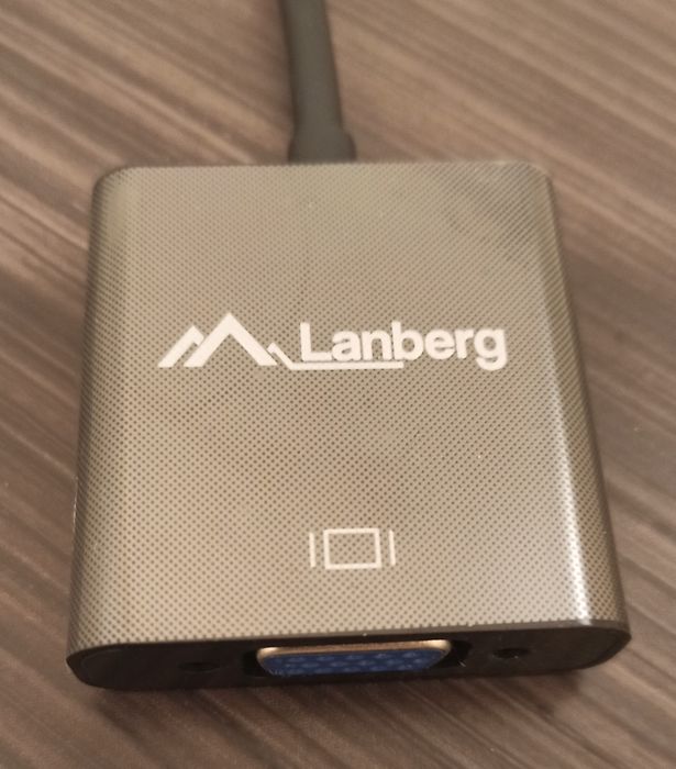 Przejściówka VGA na HDMI.