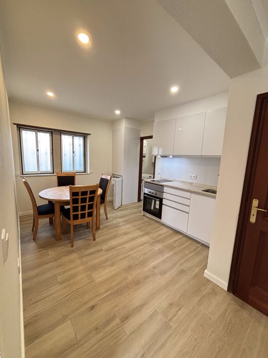 Apartamento T1 remodelado, no centro de Caneças - pronto a estrear