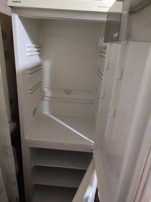 Холодильник двухкамерный ,simens combi