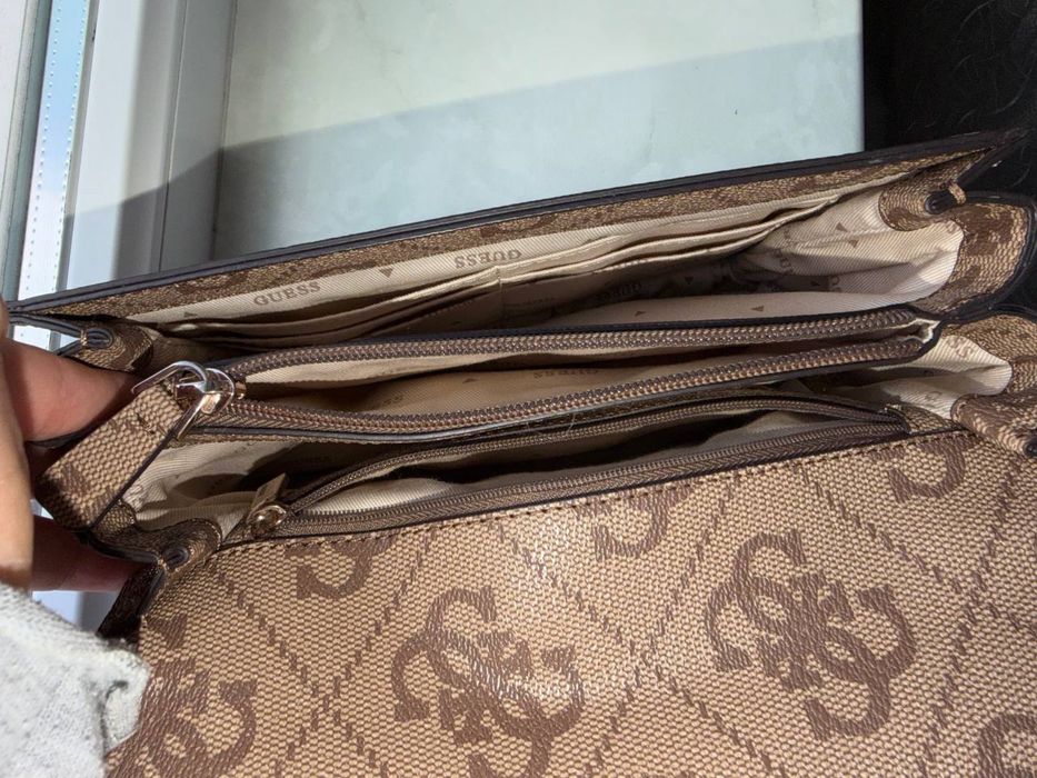 Продам сумку Guess