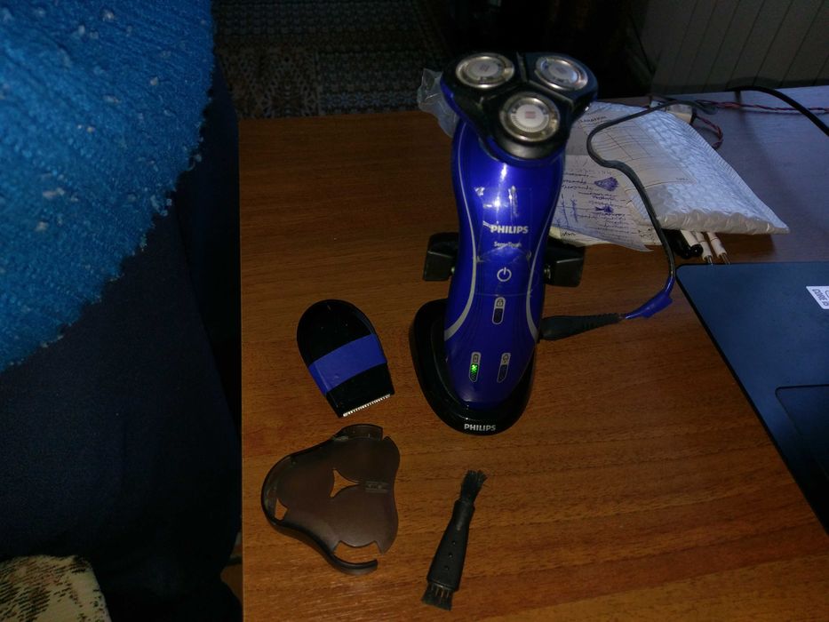 повністю робоча електро бритва машинка PHILIPS 7000 SensoTouch RQ1150