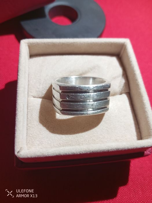 Anel em prata com diamante